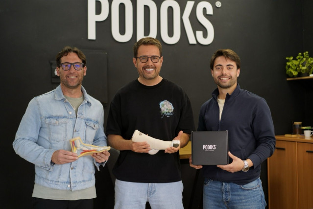 David Moreno junto al equipo de Podoks.