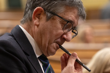 Archivo - El portavoz del PSOE, Patxi López, durante una sesión plenaria