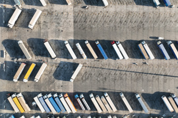 Archivo - Camiones en el puerto de Algeciras.
