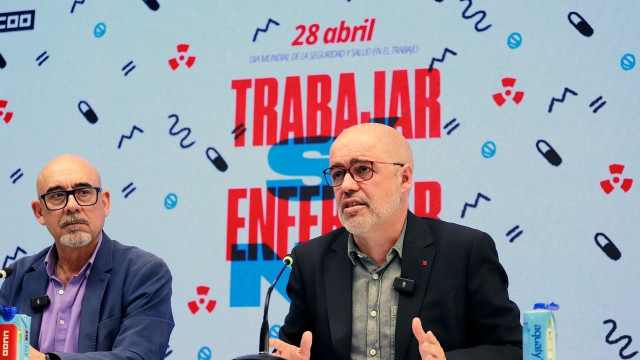 El responsable de Salud Laboral de CCOO, Mariano Sanz (izda), y el secretario general de CCOO, Unai Sordo (dcha)