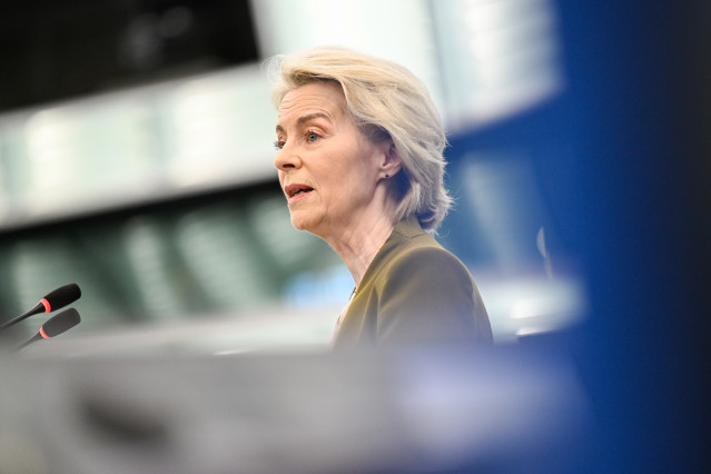 La presidenta de la Comisión Europea, Ursula von der Leyen, en un pleno del Parlamento Europeo en Estrasburgo (Francia)