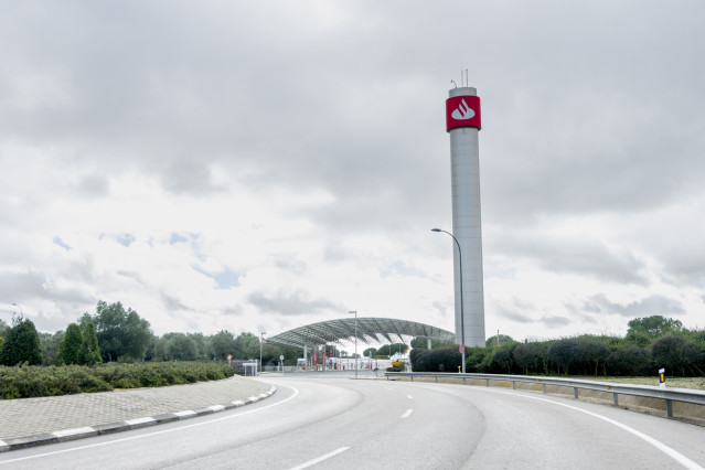 Archivo - Exteriores de la Ciudad Financiera del Banco Santander, en Boadilla del Monte, a 5 de febrero de 2026, en Boadilla del Monte, Madrid (España).