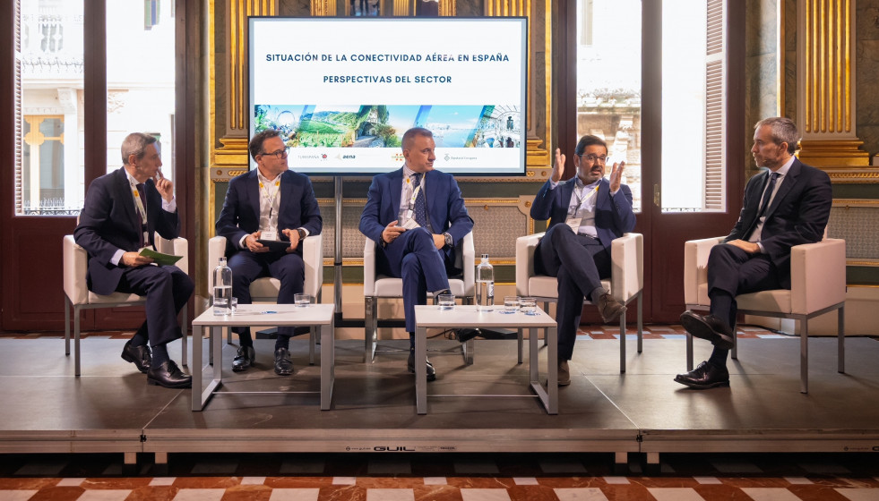 Turespaña y Aena reúnen a más de 90 destinos y 12 aerolíneas para impulsar la conectividad aérea internacional.