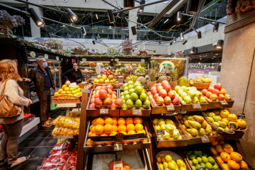 Archivo - Las frutas y verduras se encarecen un 3,22% en una cesta de la compra 
