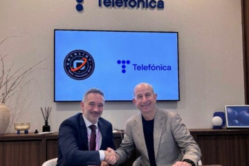 El director de Defensa y Seguridad en Telefónica España, Javier López, y el ceo y fundador de Sateliot, Jaume Sanpera