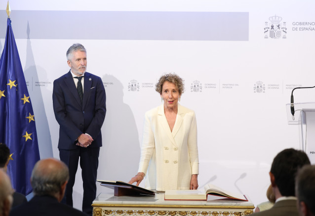 Archivo - El ministro del Interior, Fernando Grande-Marlaska, preside la toma de posesión de la nueva secretaria de Estado de Seguridad, Aina Calvo, en la sede del Ministerio, a 5 de junio de 2025, en Madrid (España).