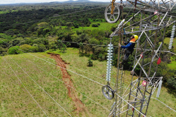 Archivo - Economía.- Elecnor invierte más de 62 millones en prevención de riesgos laborales en 2025, un 36% más que en 2024
