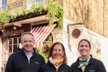 De izquierda a derecha, el consejero delegado de Ebury, Juan Lobato; la presidenta de Banco Santander, Ana Botín, y la directora de Finanzas de Ebury, Ana Muñoz.