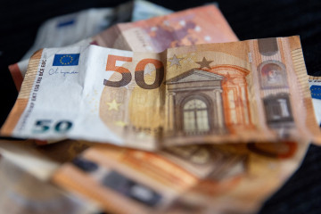 (Foto de ARCHIVO) Varios billetes, a 9 de enero de 2024, en Madrid (España).