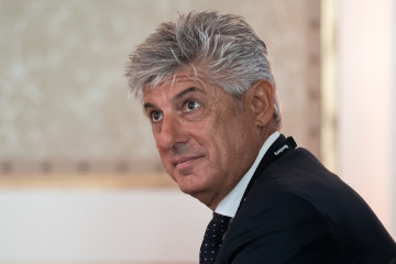 Archivo - El consejero delegado de Cellnex Telecom, Marco Patuano, interviene durante el foro de Bloomberg 