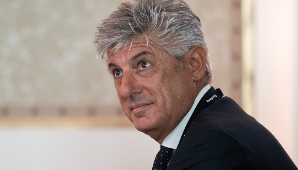 Archivo - El consejero delegado de Cellnex Telecom, Marco Patuano, interviene durante el foro de Bloomberg 