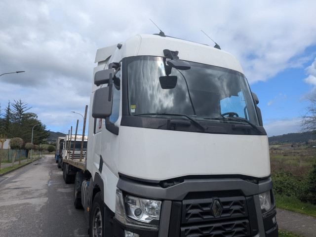 Archivo - Camiones. Transporte por carretera. Trailer