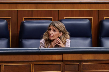 La ministra de Trabajo y Economía Social, Yolanda Díaz, durante una sesión plenaria en el Congreso, a 28 de abril de 2026, en Madrid (España).