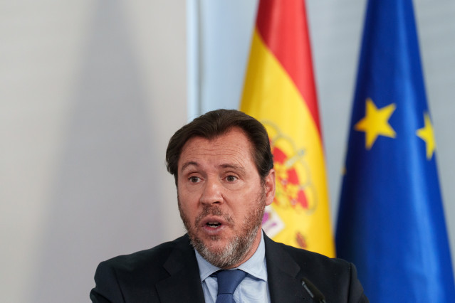 El ministro de Transportes y Movilidad Sostenible, Óscar Puente, durante la rueda de prensa