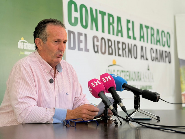 El presidente de APAG Extremadura Asaja, Juan Metidieri, en rueda de prensa