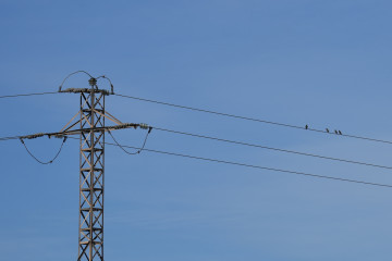 Archivo - Un poste de luz, a 5 de diciembre de 2025, en Barberà del Vallès, Barcelona, Catalunya (España).