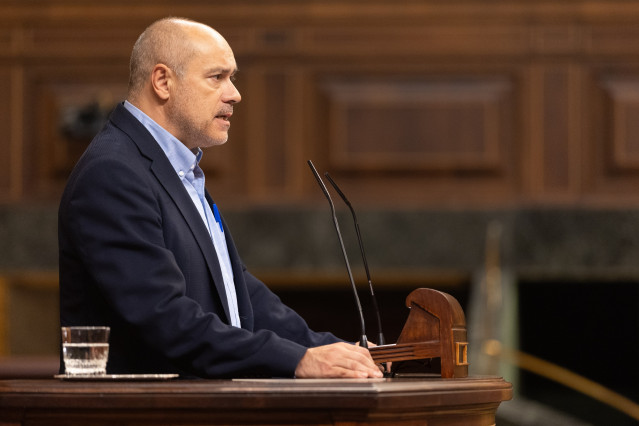 Archivo - El diputado de ERC Jordi Salvador i Duch, interviene durante una sesión plenaria