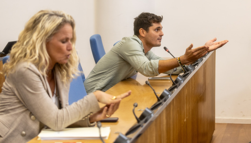 Archivo - Vito Quiles durante la rueda de prensa del portavoz del PSOE posterior a la Junta de Portavoces, en el Congreso de los Diputados, a 1 de octubre de 2025, en Madrid (España).