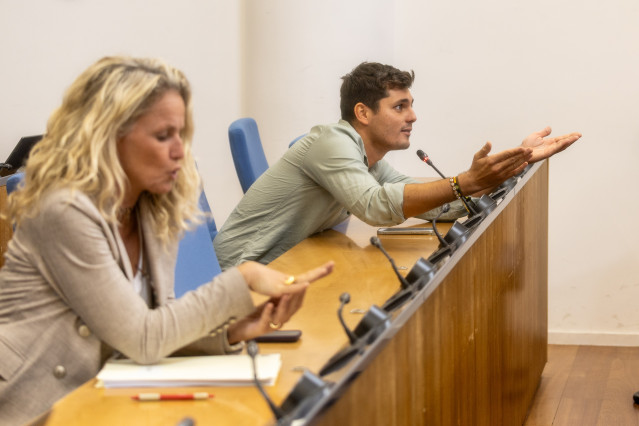 Archivo - Vito Quiles durante la rueda de prensa del portavoz del PSOE posterior a la Junta de Portavoces, en el Congreso de los Diputados, a 1 de octubre de 2025, en Madrid (España).