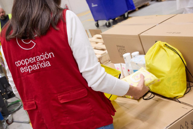 España envía 33.000 kits de ayuda humanitaria al Líbano para atender a más de 54.000 personas desplazadas.