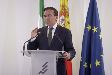 El ministro de Asuntos Exteriores, Unión Europea y Cooperación, José Manuel Albares, ofrece una rueda de prensa a 23 de abril de 2026 en Algeciras, Cádiz (Andalucía, España).