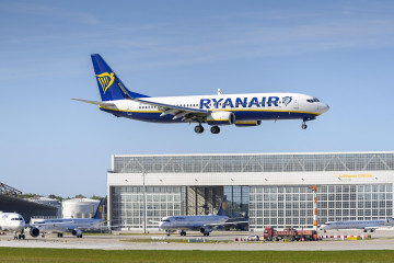 Archivo - Avión de Ryanair