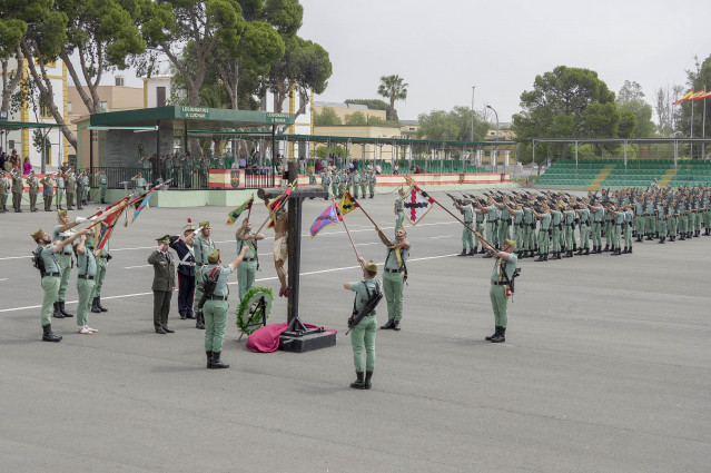 Acto de conmemoración del 2 de mayo del Grupo de Artillería de La Legión en la Base 'Álvarez de Sotomayor', en Viator (Almería).