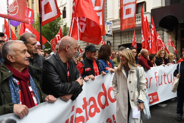 Archivo - El secretario general de la UGT, Pepe Álvarez (i); el secretario general de CCOO, Unai Sordo (d), y la vicepresidenta segunda y ministra de Trabajo, Yolanda Díaz, en la manifestación por el Día del Trabajador, a 1 de mayo de 2025 en Madrid (Foto