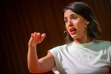 La secretaria política de Podemos y eurodiputada, Irene Montero, durante el diálogo 'Què s'ha de fer?', a 9 de abril de 2026, en Barcelona, Catalunya (España).