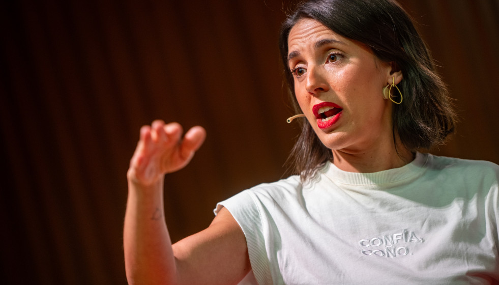 La secretaria política de Podemos y eurodiputada, Irene Montero, durante el diálogo 'Què s'ha de fer?', a 9 de abril de 2026, en Barcelona, Catalunya (España).