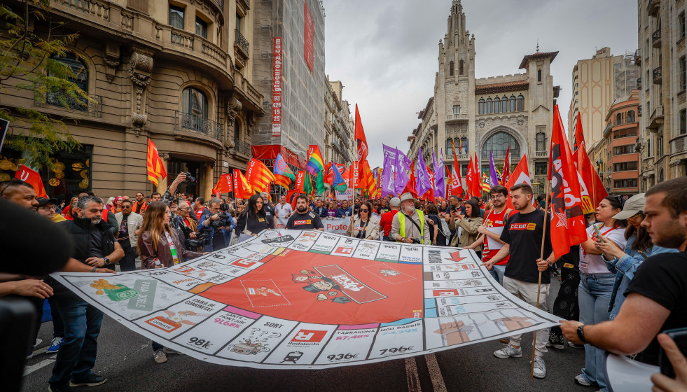 EuropaPress 6689700 varias personas manifestacion dia trabajador mayo 2025 barcelona catalunya