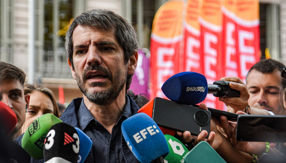 El ministro de Cultura, Ernest Urtasun, durante la manifestación del 1 de mayo de CC.OO y UGT, a 1 de mayo de 2026, en Barcelona (Catalunya).