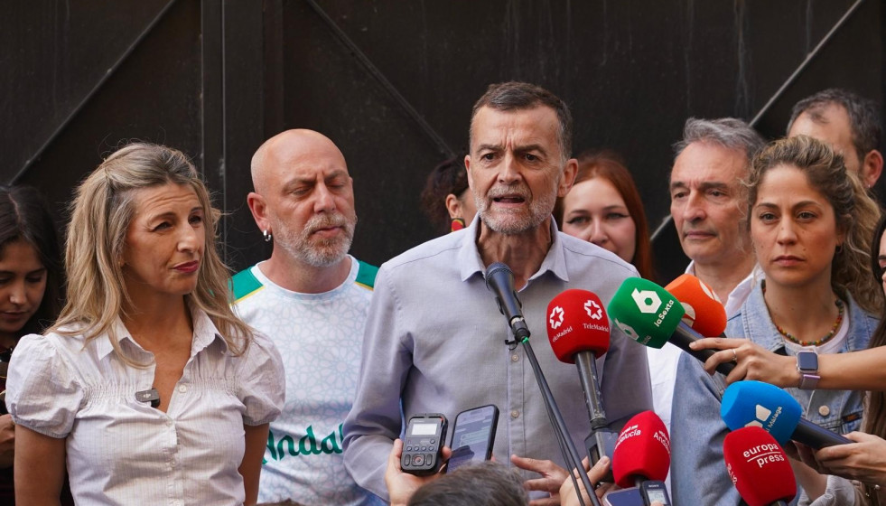 Antonio Maíllo, candidato de Por Andalucía a la Presidencia de la Junta, con Yolanda Díaz, vicepresidenta del Gobierno.