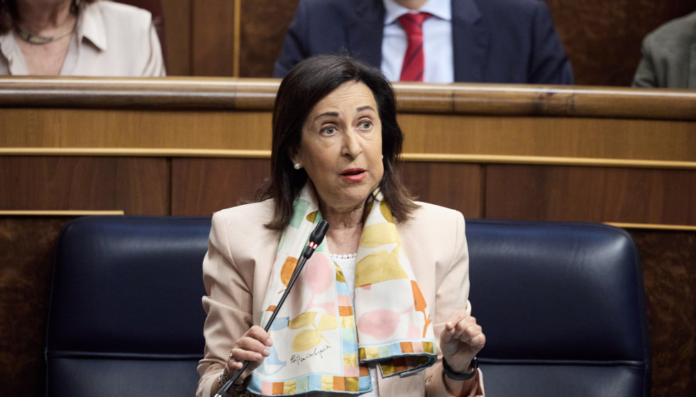 Archivo - La ministra de Defensa, Margarita Robles, interviene durante una sesión de control al Gobierno, en el Congreso de los Diputados, a 18 de junio de 2025, en Madrid (España).