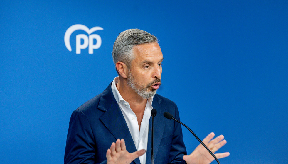 Archivo - El vicesecretario de Hacienda, Vivienda e Infraestructuras del PP, Juan Bravo, durante una rueda de prensa, en la sede del PP, a 11 de agosto de 2025, en Madrid (España).