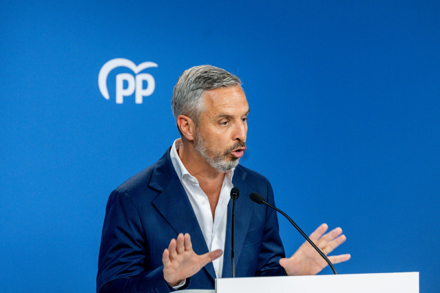 Archivo - El vicesecretario de Hacienda, Vivienda e Infraestructuras del PP, Juan Bravo, durante una rueda de prensa, en la sede del PP, a 11 de agosto de 2025, en Madrid (España).