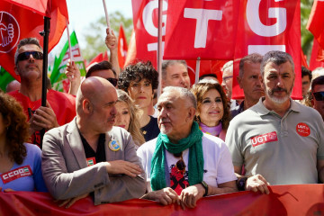 Cabecera de la manifestación convocada en Málaga por el 1 de mayo por los sindicatos UGT y CCOO, con la asistencia de la ministra de Inclusión, Seguridad Social y Migraciones, y portavoz del Gobier