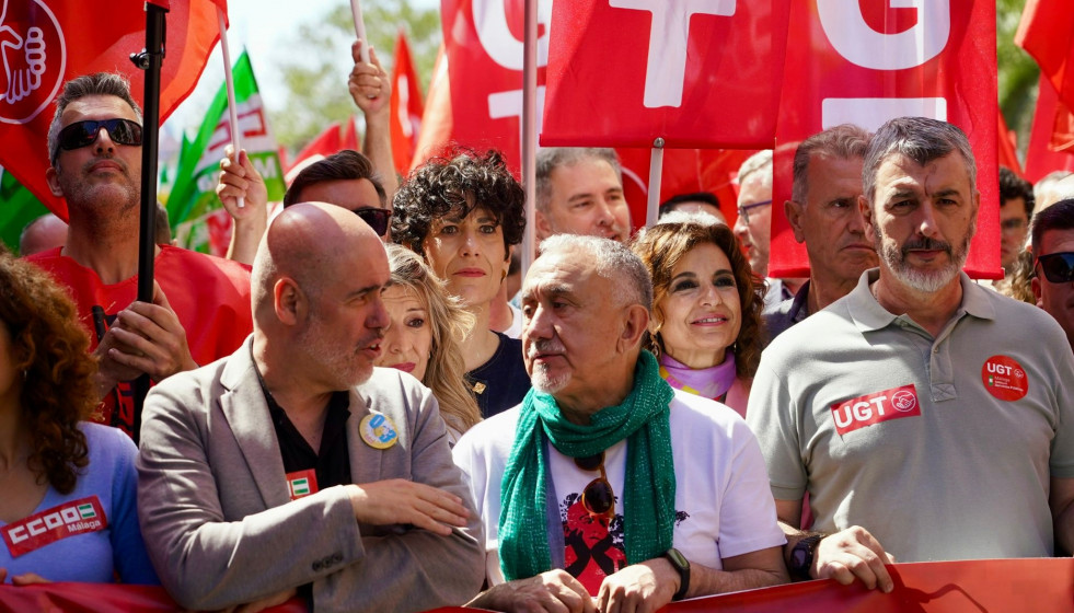 Cabecera de la manifestación convocada en Málaga por el 1 de mayo por los sindicatos UGT y CCOO, con la asistencia de la ministra de Inclusión, Seguridad Social y Migraciones, y portavoz del Gobier