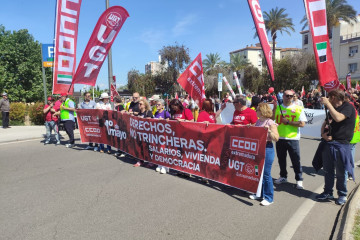 Cabecera de la manifestación por el Primero de Mayo convocada por CCOO y UGT en Mérida.