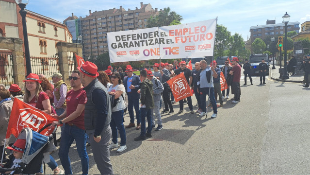 Momentos previos a la manifestación del 1 de mayo en Gijón