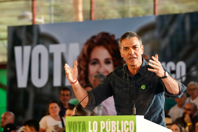El presidente del Gobierno, Pedro Sánchez, en el mitin del PSOE andaluz por el 17M en Cártama (Málaga).
