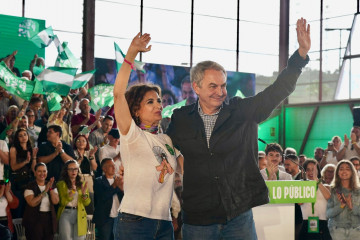 El expresidente del Gobierno José Luis Rodríguez Zapatero y la la secretaria general del PSOE de Andalucía y candidata a la Presidencia de la Junta, María Jesús Montero en un acto en Cártama (M�