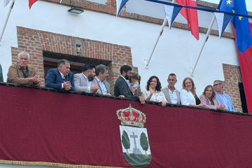 EuropaPress 7489773 presidenta comunidad madrid isabel diaz ayuso 5d visita gran feria medieval (1)