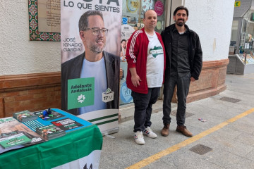 El candidato de Adelante Andalucía por Málaga, Luis Rodrigo, y Antonio Heredia, representante de la Serranía de Ronda en la candidatura de Adelante Andalucía en un acto en Ronda