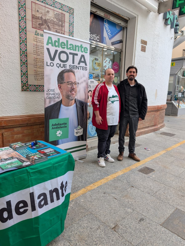 El candidato de Adelante Andalucía por Málaga, Luis Rodrigo, y Antonio Heredia, representante de la Serranía de Ronda en la candidatura de Adelante Andalucía en un acto en Ronda