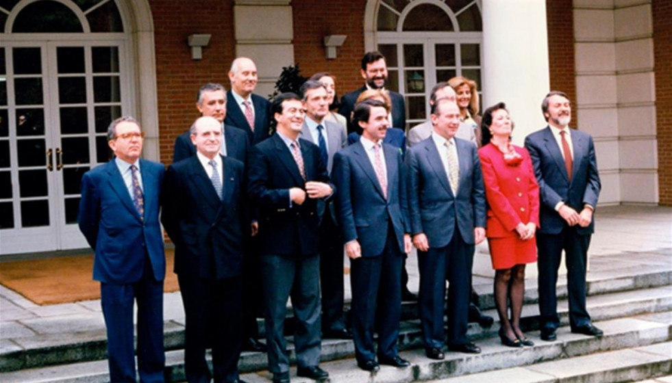 Gabinete de Gobierno de la primera legislatura de José María Aznar, aprobada por el Congreso de los Diputado el 4 de mayo de 1996.