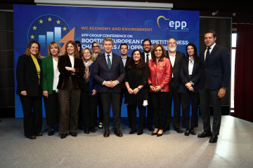 Archivo - Foto de familia durante el encuentro del Grupo de Trabajo del EPP: 'Impulso de la Competitividad Europea, retos y oportunidades', a 16 de enero de 2026, en Valladolid, Castilla y León (Espa
