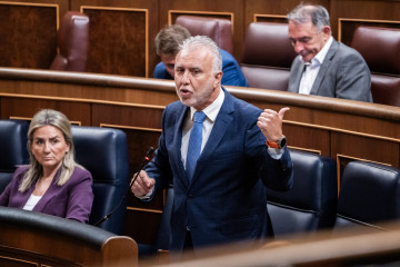 El ministro de Política Territorial, Ángel Víctor Torres, durante una sesión plenaria en el Congreso, a 29 de abril de 2026, en Madrid (España). La sesión de control se centra en la política ec