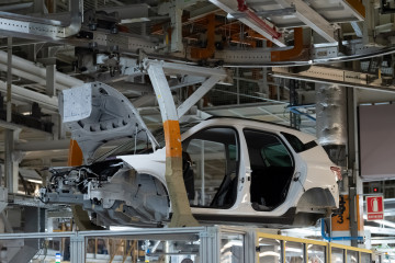 Archivo - Montaje en una factoría del nuevo modelo de Cupra Fomentor y Cupra León durante una visita guiada a la fábrica de Seat en Martorell, a 27 de junio de 2024, en Martorell, Barcelona, Catalu
