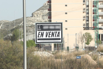 Cartel de venta de viviendas